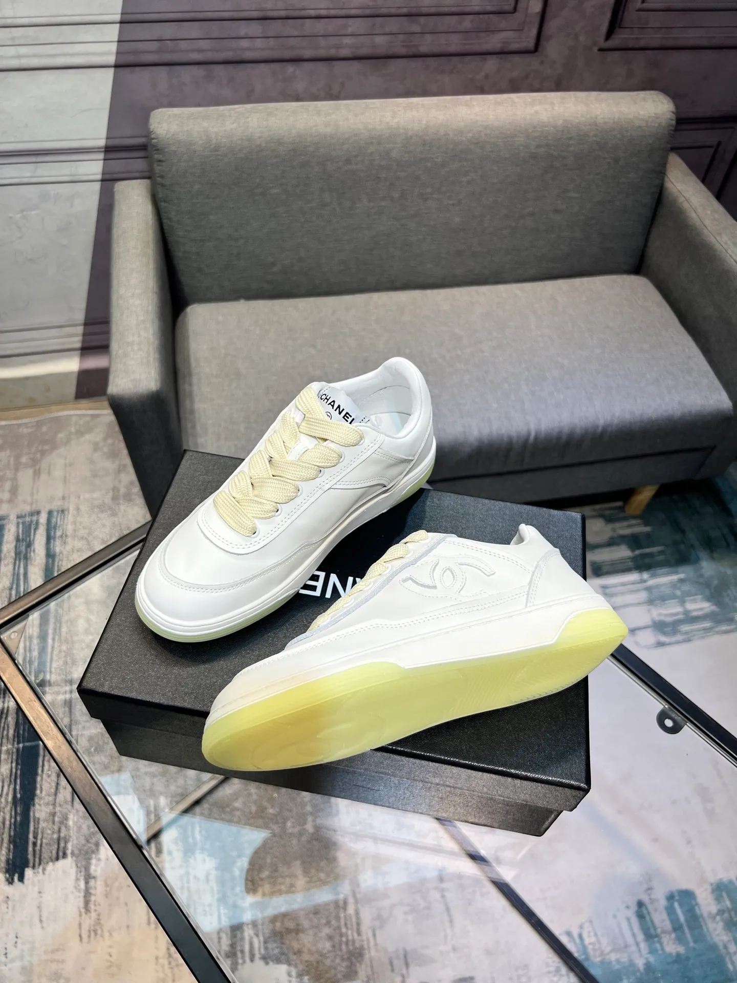 Men's men's shoes 💰620 Exclusive real shot (top version) CHANEL Chanel's new panda sneakers Panda shoes Chanel 2025ss color matching thick-soled casual sports shoes sneakers Counter synchronization The counter is very popular Very difficult to buy a shoe The most popular thick-soled panda shoes on the Internet It is obvious that Xiaoxiang control cannot miss it Simple and versatile white shoes that have both good looks and comfort Thick sole increases height, is super versatile and can be worn with eyes closed😍 Whoever wears it will look better. Upper: calfskin. Lining: imported sheepskin lining. Outsole: TPU original outsole. Size: 35-44 (41 for women, 40 for men, custom made).
